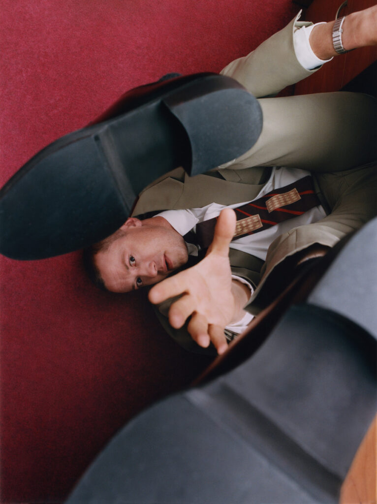 Port Magazine : Joseph Quinn